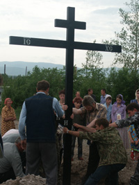Установка и освящение креста на месте будущегго храма в честь Всех Святых