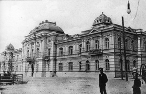 Женская гимназия со домовой Александровской церковью ( ныне корпус исторического и филологического отделений ЗабГГПУ) 